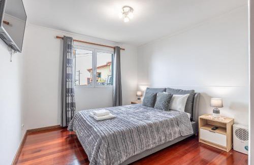 Canico Apartment | Cozy Seaside Cottage Ocean Views and Near Beach