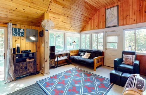North Windham House | Cozy Sebago Basin Cabin