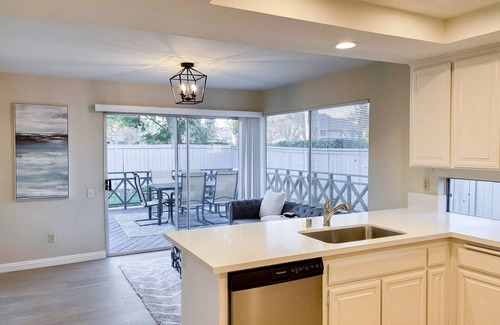 Woodbridge House | Cozy Single Level 3 Bed 2 Bath Home in the Heart of Irvine