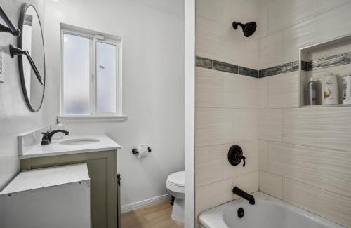 Lancaster House | Cozy single story 2 bdrm family home near the BLVD