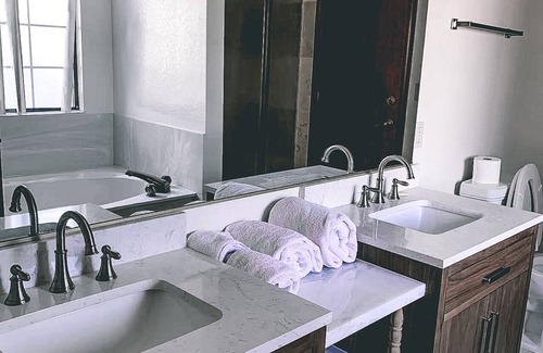 Chinatown House | Cozy, Single Story house with High Speed Internet near Las Vegas BLVD