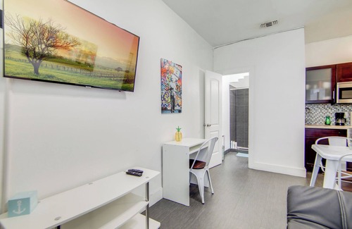 Flamingo/Lummus Apartment | Cozy South Beach 1BR Apt Near Beach and Ocean Drive