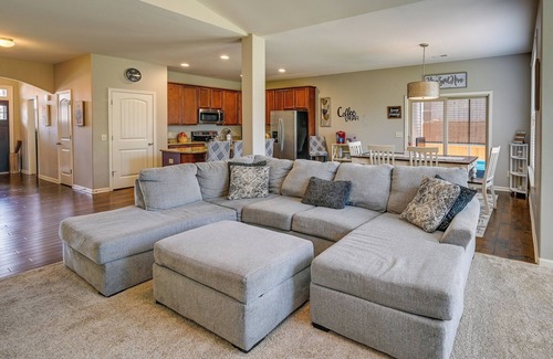 Greenville House | Cozy South Carolina Retreat w/Patio & Fireplace!