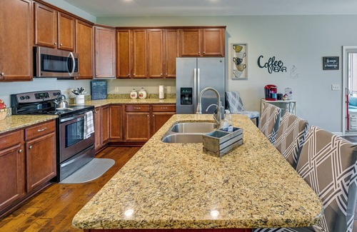 Greenville House | Cozy South Carolina Retreat w/Patio & Fireplace!
