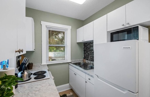 Virginia Park Apartment | Cozy Space, 5beds w/Free Parking, Near Raymond James Stadium & Amalie Arena