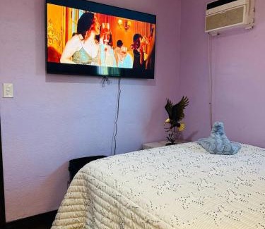 Compton House | Cozy & Spacious 3BR Rustic Stay Minutes from LAX