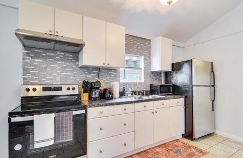 South Pinellas Community Council House | Cozy St Pete Home about 2 Mi to Madeira Beach!