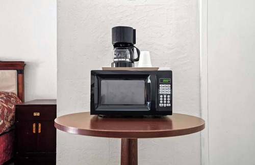 Fremont House | (Cozy studio, 1BR, 1BA, No kitchen)