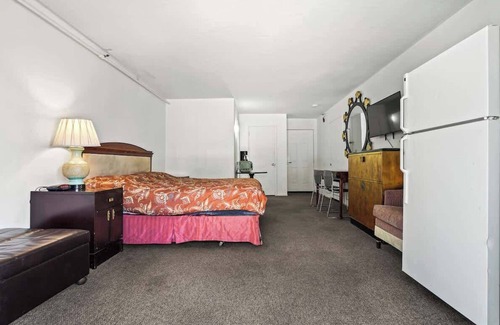 Fremont House | (Cozy studio, 1BR, 1BA, No kitchen)