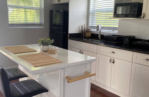 Greening Glade Apartment | Cozy studio across the street from beach with AC, WiFi