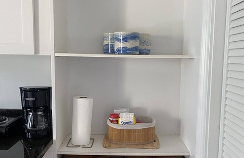 Greening Glade Apartment | Cozy studio across the street from beach with AC, WiFi