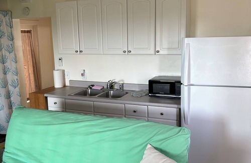 Ka'a'awa Apartment | Cozy studio in awesome Kaaawa with WiFi, AC, fitness room