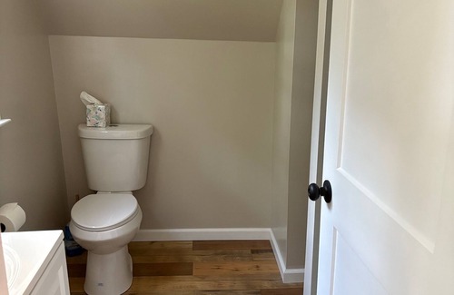 Tallahassee Apartment | Cozy studio in charming NE Tallahassee. 10 miles to the Capital and FSU stadium.