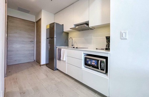 Crawfish Rock Condo | Cozy studio in Roatan's Tallest Tower