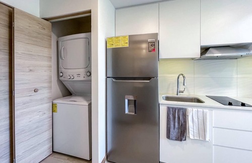 Crawfish Rock Condo | Cozy studio in Roatan's Tallest Tower