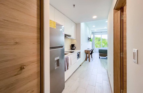 Crawfish Rock Condo | Cozy studio in Roatan's Tallest Tower