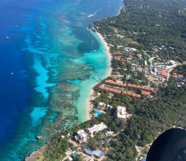 West End Apartment | Cozy Studio in Sunset Villas