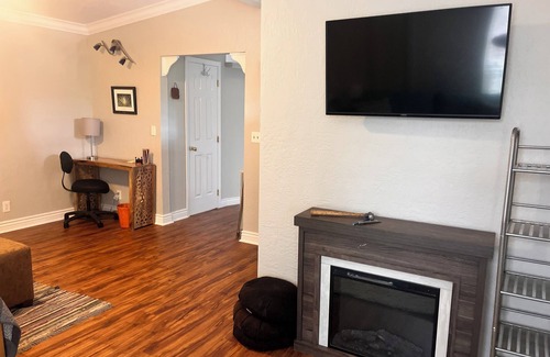 Boise Bench Apartment | Cozy studio on the Boise Bench, near airport.