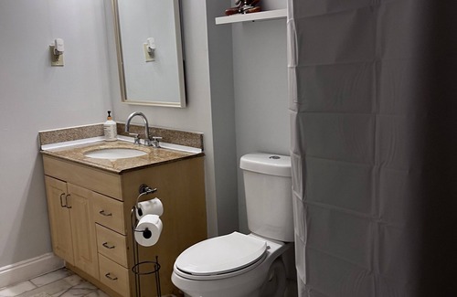 West Park Apartment | Cozy Studio, Priv. Entrance, pool.