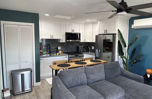 Bellflower Apartment | Cozy studio with WiFi and AC in nice Bellflower