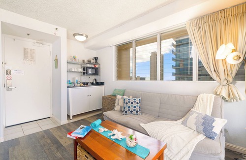 Waikiki Apartment | Cozy Studios at Aloha Surf Close to Waikiki Beach
