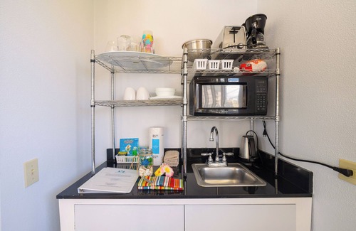 Waikiki Apartment | Cozy Studios at Aloha Surf Close to Waikiki Beach