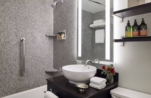 Capitol Hill Hotel | Cozy Suite Stay | 2 Units w/Onsite Dining | Near Cultural Sites!