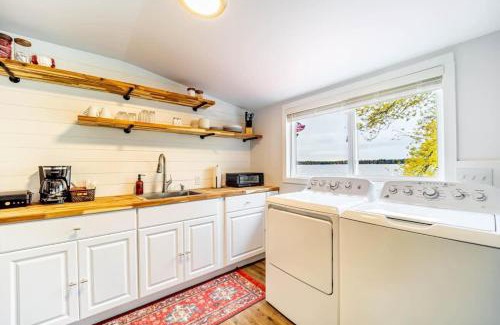 Mayfield Apartment | Cozy Suite w Stunning Lake Views at Fife Lake Lodge