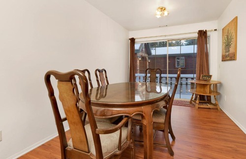 Big Bear Lake Ski Chalet | Cozy Summit- Cozy Central Resort Chalet- Minutes to Activities