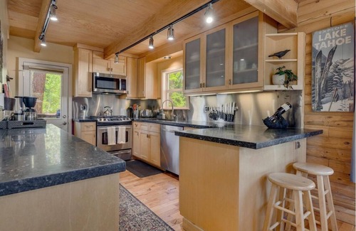 Carnelian Bay Cabin | Cozy Tahoe Cabin for Ski & Lake