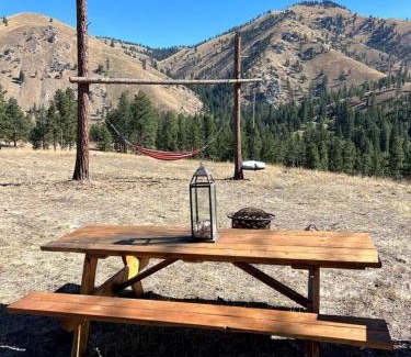 Conner Other | Cozy Tented Cabin with Stunning Sights in Conner, Montana