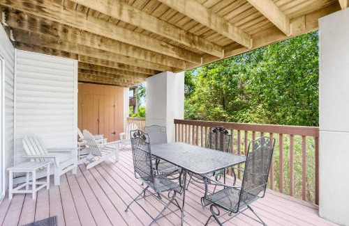 Indian Point House | Cozy Timbers - Charming Condo for 6 with Resort-style Amenities