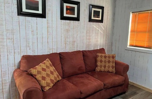 Kirby Cabin | Cozy Tiny Home Cabin Near Lake Greeson & Kirby Landing – Pet-Friendly!