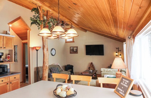 Campbellsport Cabin | Cozy Treehouse on the Lake