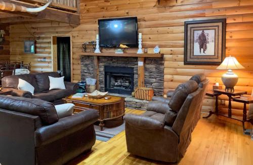 Trenton House | Cozy Trenton Cabin with Spa about 15 Mi to Lookout Mtn!