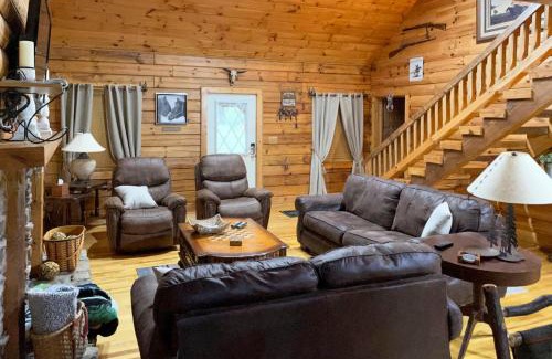 Trenton House | Cozy Trenton Cabin with Spa about 15 Mi to Lookout Mtn!