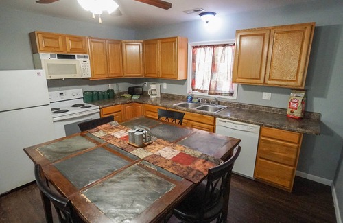 Monticello Cabin | Cozy Two Bedroom Lakeview Cabin 3