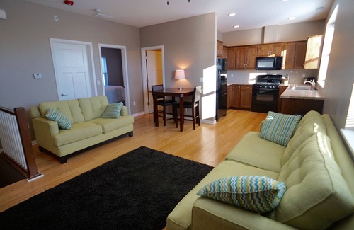 Mason City Condo | Cozy updated Condo. Close to shopping and restaurants.