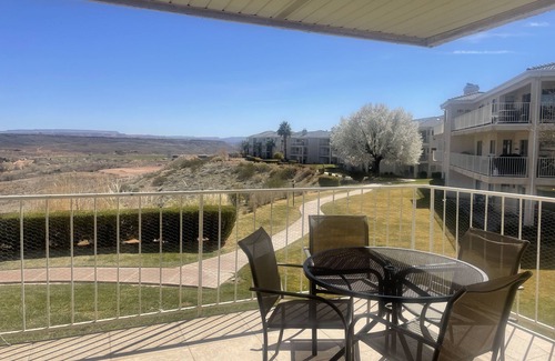 St. George Condo | Cozy updated Las Palmas Family Paradise Retreat