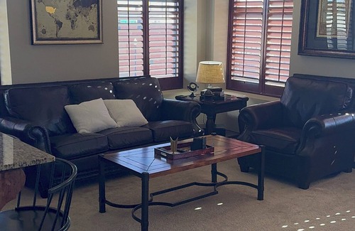 Altus Apartment | Cozy upstairs apartment in lovely Altus with downtown view, AC, WiFi