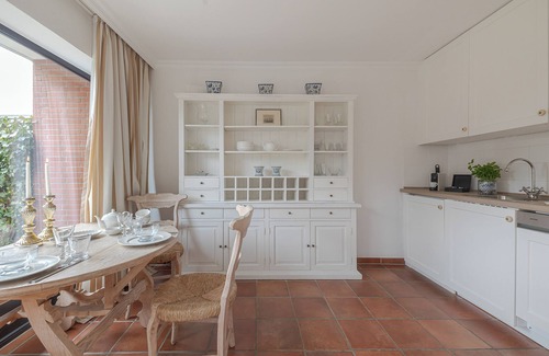 Tinnum Apartment | Cozy vacation happiness with garden view and south-facing terrace.