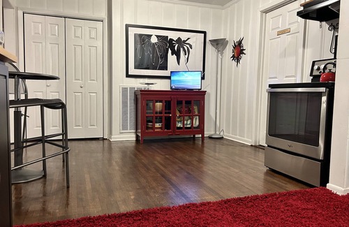 Old Hickory House | Cozy Vintage Cottage