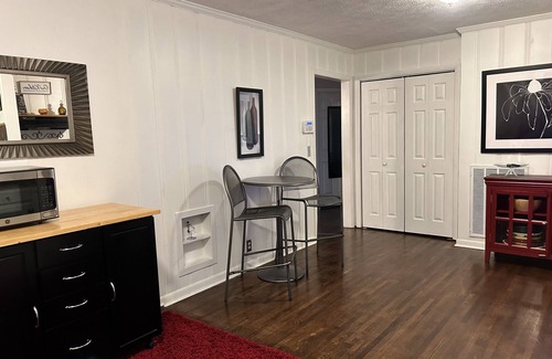 Old Hickory House | Cozy Vintage Cottage