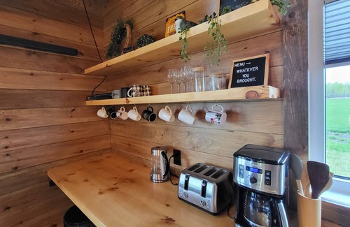Lac du Bonnet Cabin | Cozy Waterfront Cabin on 20 Acres!