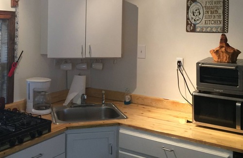 Mammoth Spring Cabin | Cozy weekend get-a-way cabin within walking distance from State park.