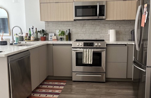 Pico-Union Apartment | Cozy, well- lit, 1 BR/1 BA, 5 mins from DTLA!