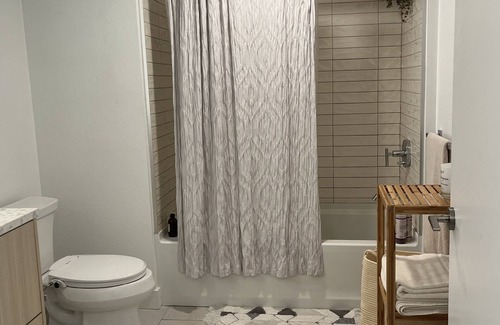 Pico-Union Apartment | Cozy, well- lit, 1 BR/1 BA, 5 mins from DTLA!