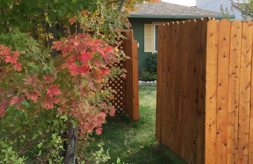 Bishop House | Cozy West Bishop Duplex, Short Stroll to Downtown