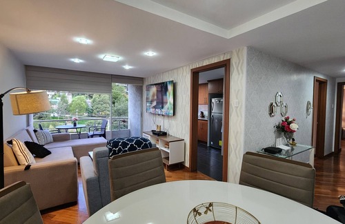 Financial District Apartment | Cozy with excellent views of the city, mountains, swimming pool, financial center park