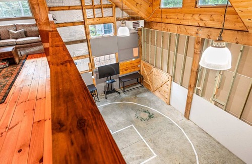 Bynum Cottage | Cozy Wooded barndominium near Chapel Hill